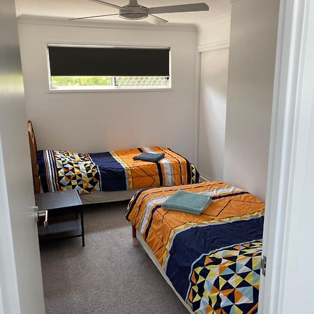 2Bd Family Or Couple Guesthouse Upstairs Near Turf Club, Hota In Bundall Guldkusten Exteriör bild