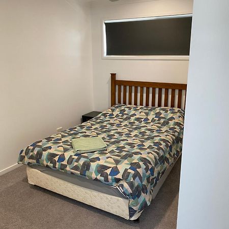 2Bd Family Or Couple Guesthouse Upstairs Near Turf Club, Hota In Bundall Guldkusten Exteriör bild