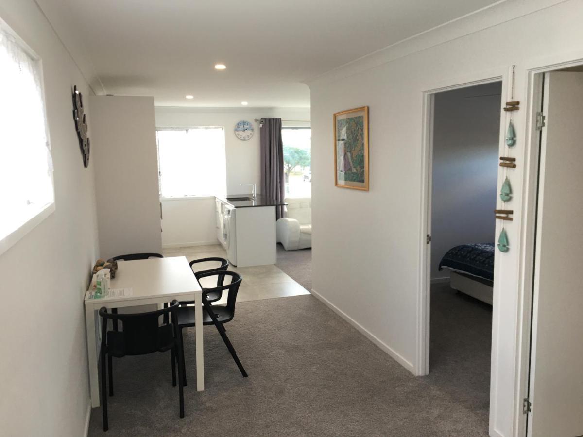 2Bd Family Or Couple Guesthouse Upstairs Near Turf Club, Hota In Bundall Guldkusten Exteriör bild