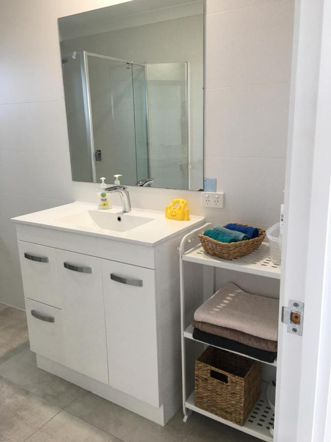 2Bd Family Or Couple Guesthouse Upstairs Near Turf Club, Hota In Bundall Guldkusten Exteriör bild